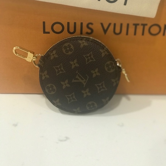 louis vuitton round coin pouch